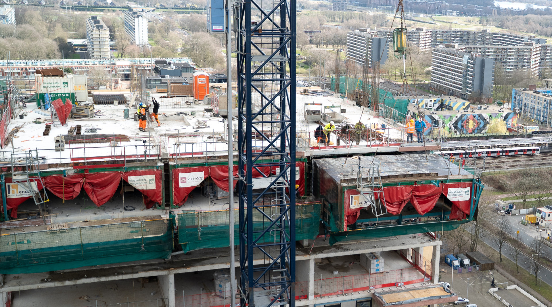 Cast Built Cast construction with wall and tunnel formwork - Hendriks Formwork ...